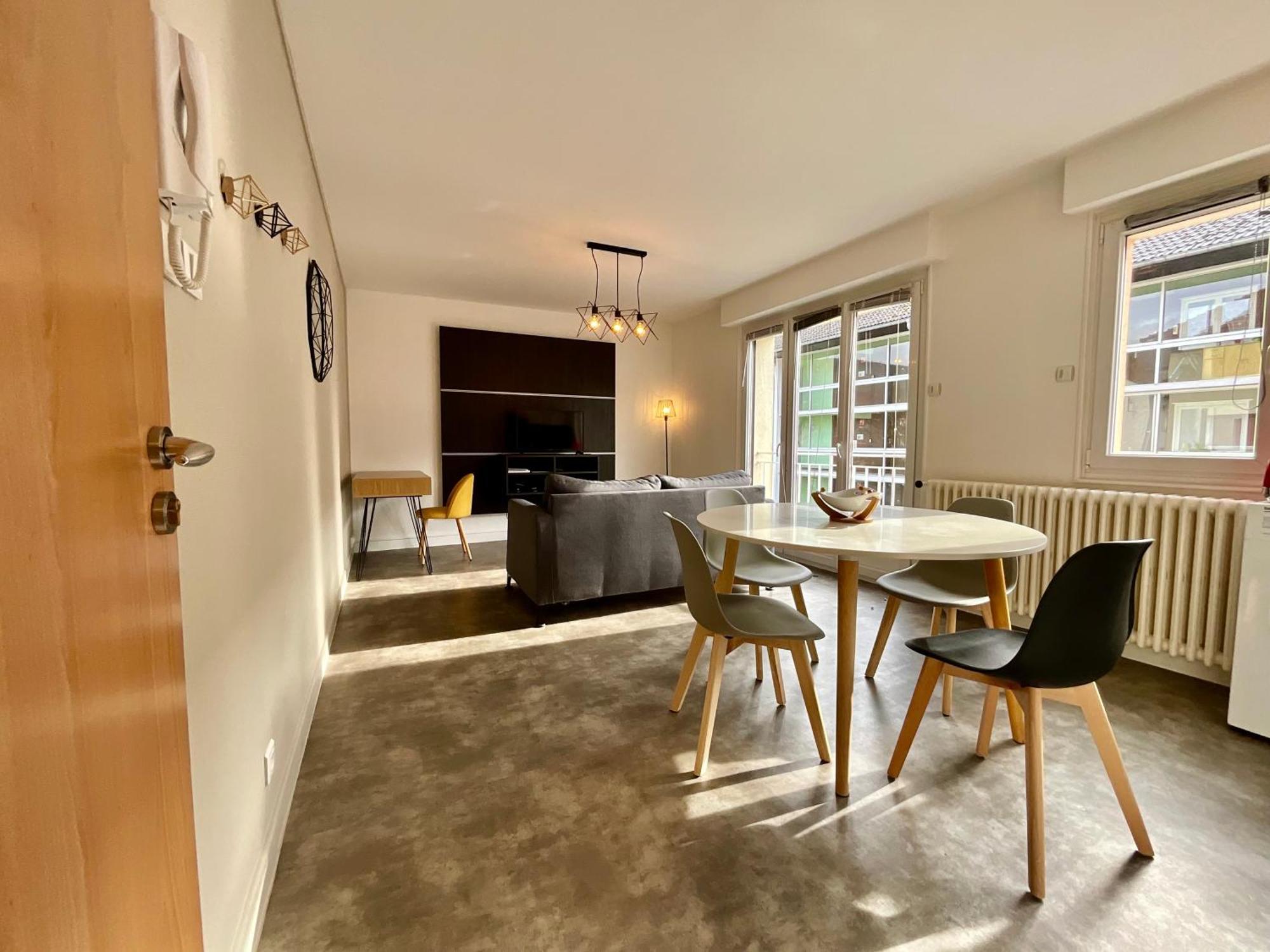 Les Violettes, Bel Appartement Au Centre-Ville Жерарме Экстерьер фото